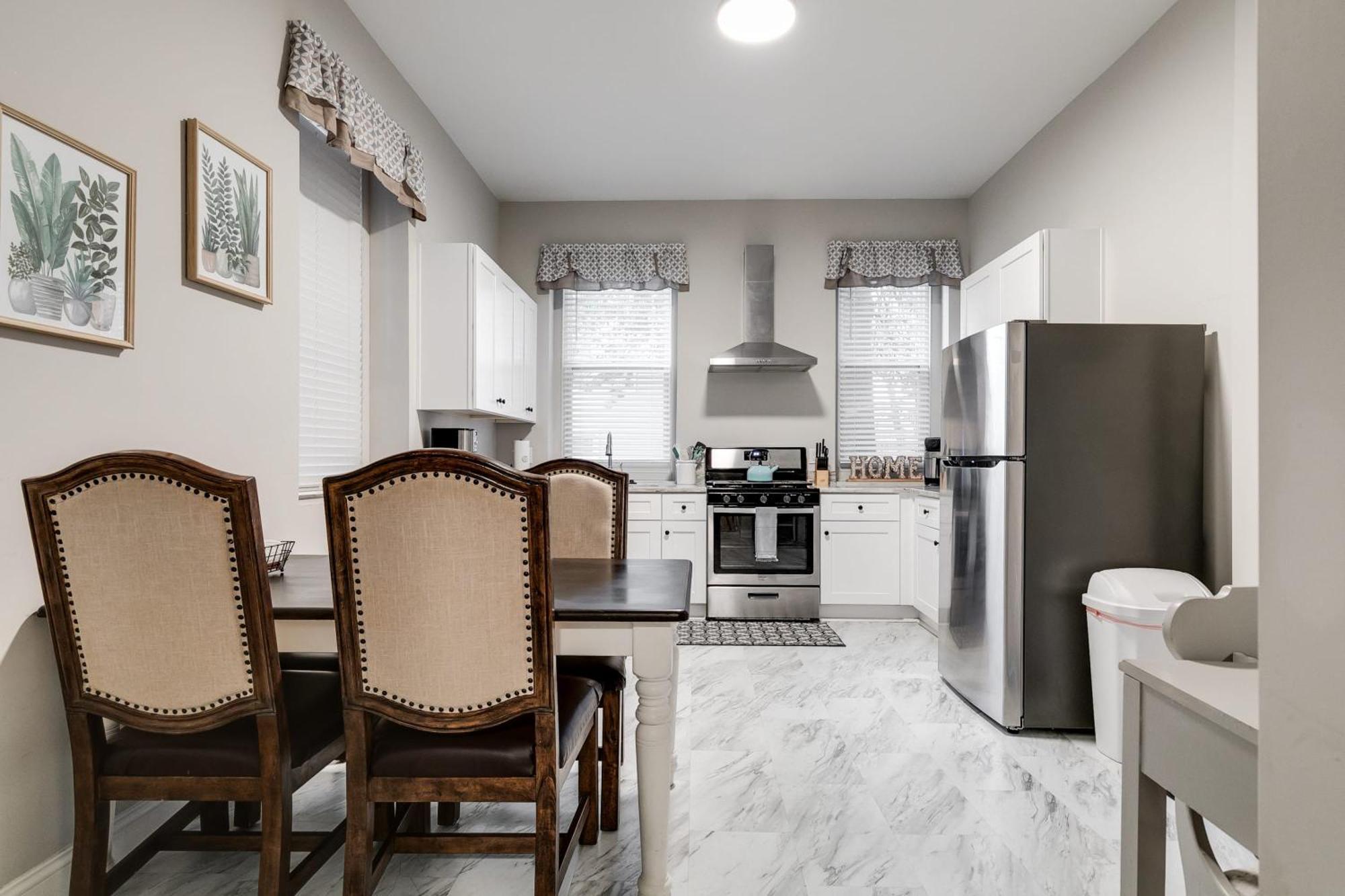 E1 Centrally Located In Carytown Fully Fenced
