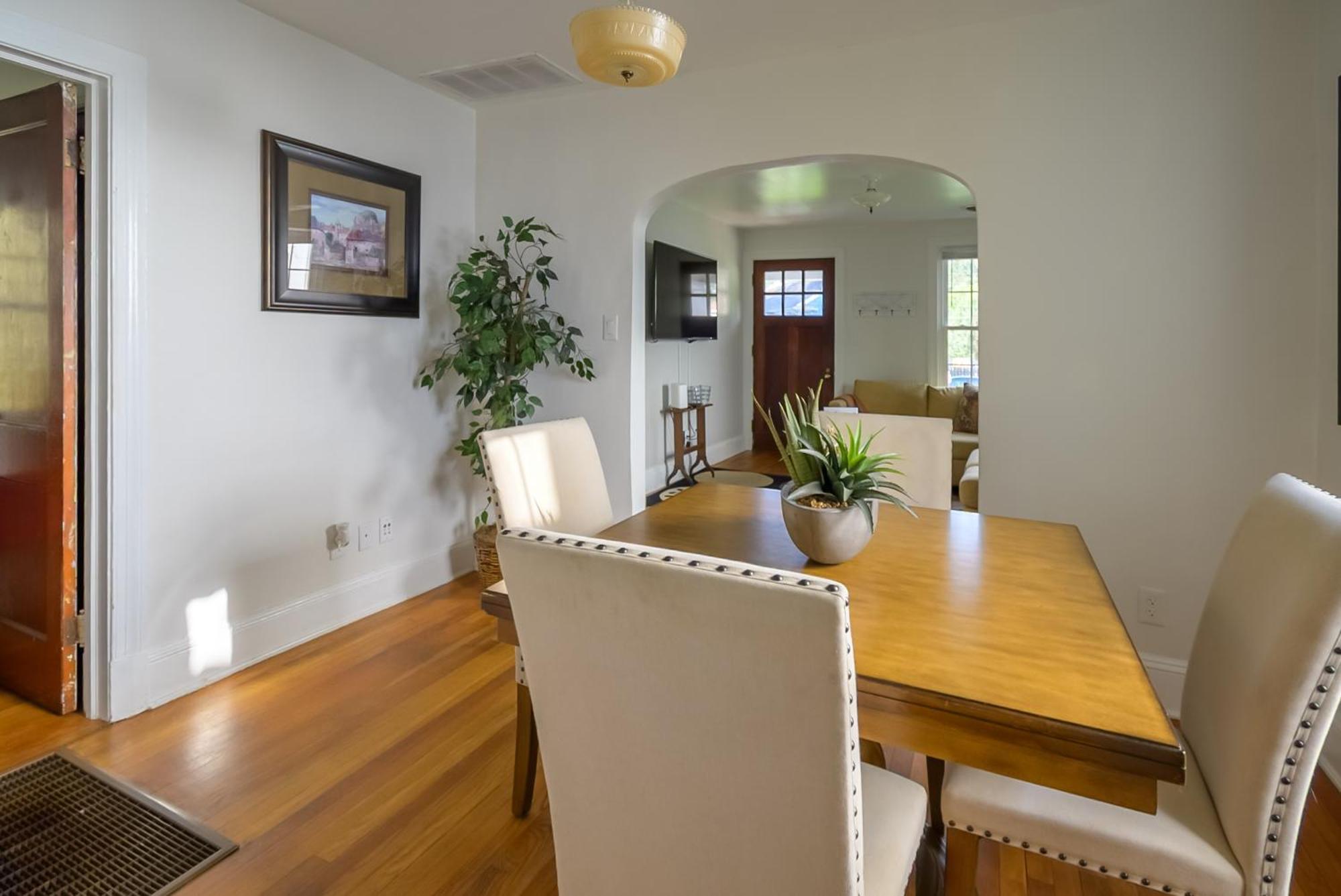 Holiday home Retro A Block To Tennis Courts & Park Richmond