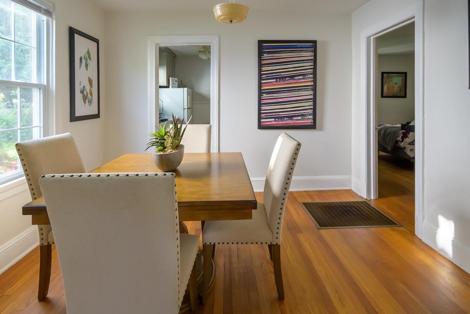 Retro A Block To Tennis Courts & Park Holiday home Richmond