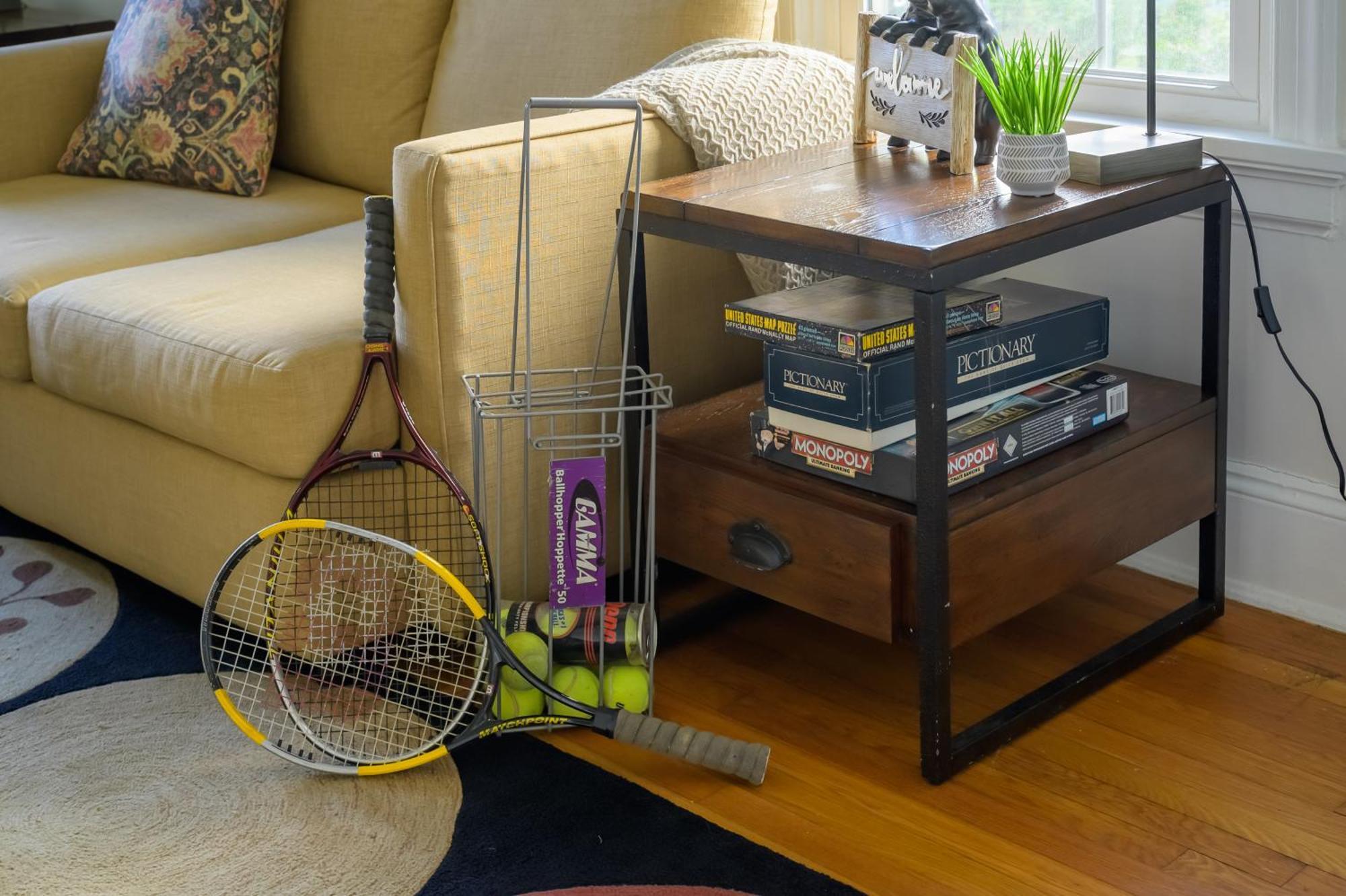 Retro A Block To Tennis Courts & Park Holiday home