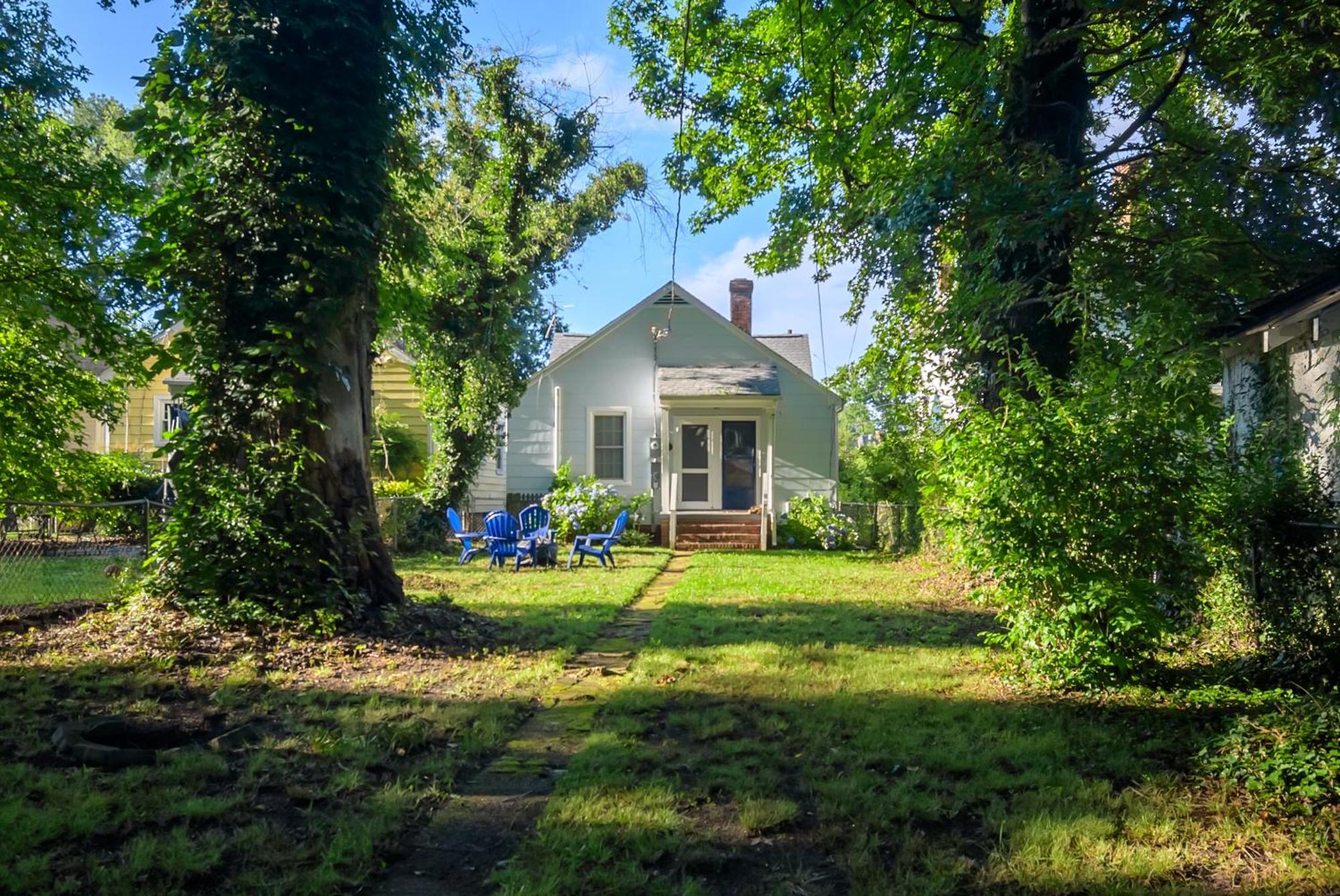 Retro A Block To Tennis Courts & Park Holiday home