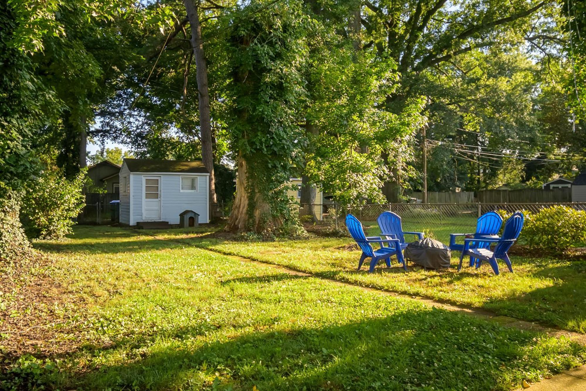 Retro A Block To Tennis Courts & Park Holiday home Richmond