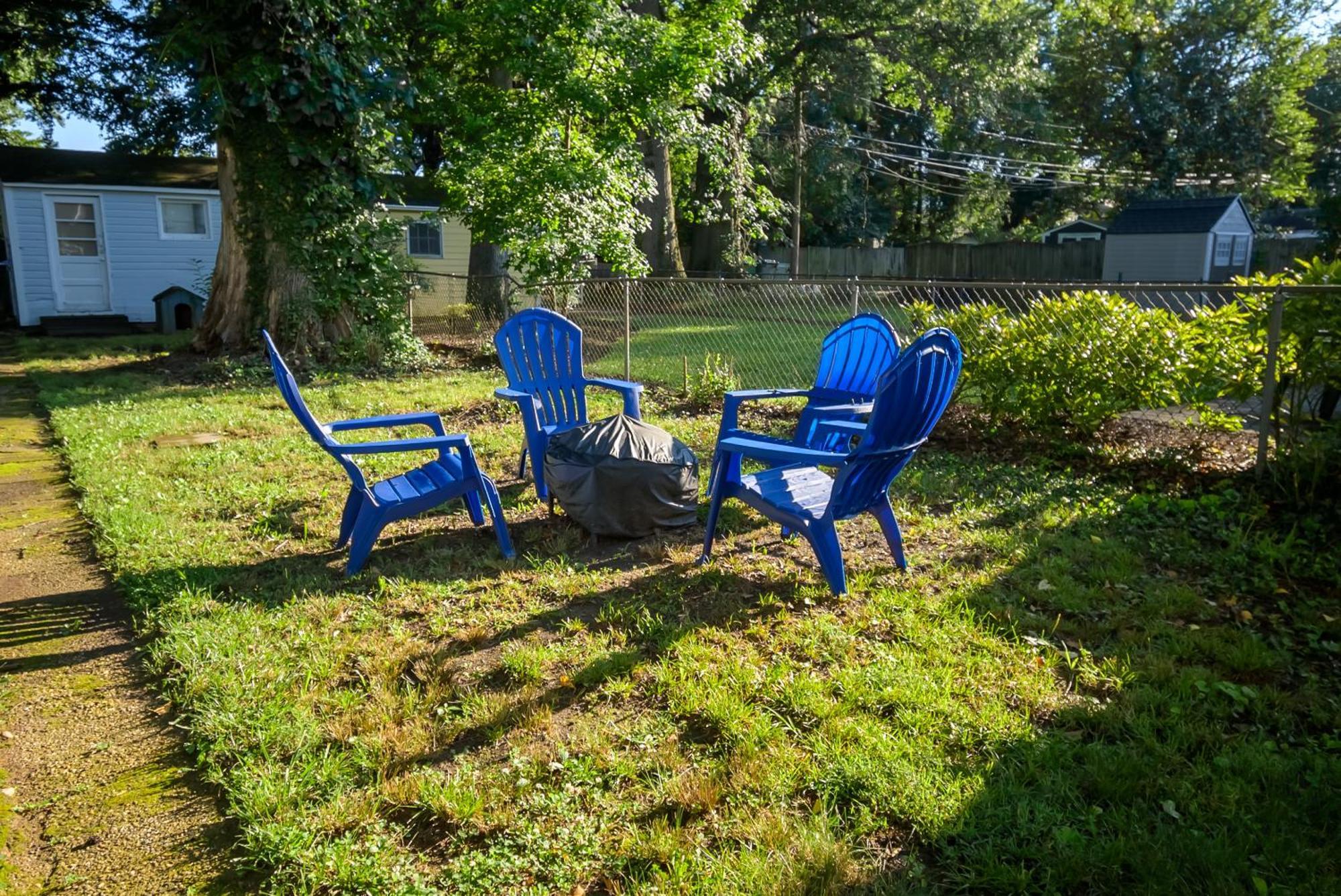 Retro A Block To Tennis Courts & Park Holiday home *