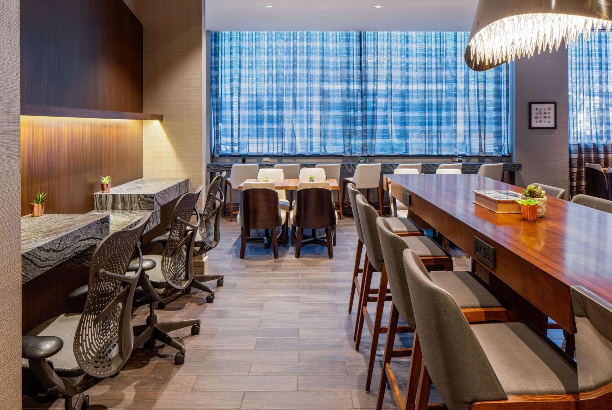 Hotel Hilton Downtown 4*