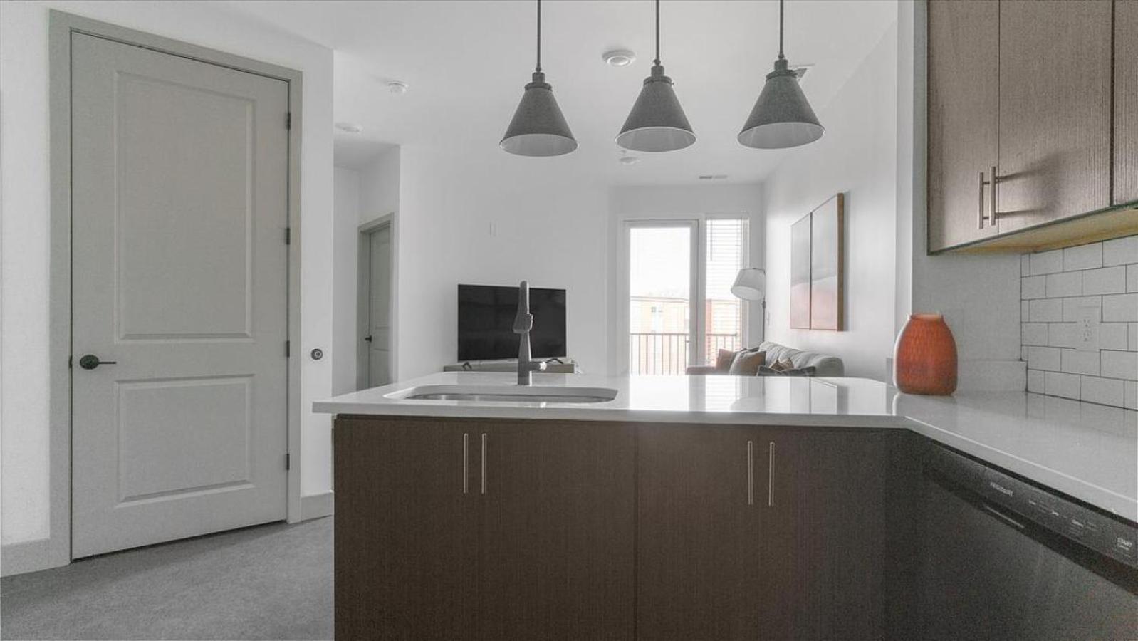 Apartment Landing Modern With Amazing Amenities