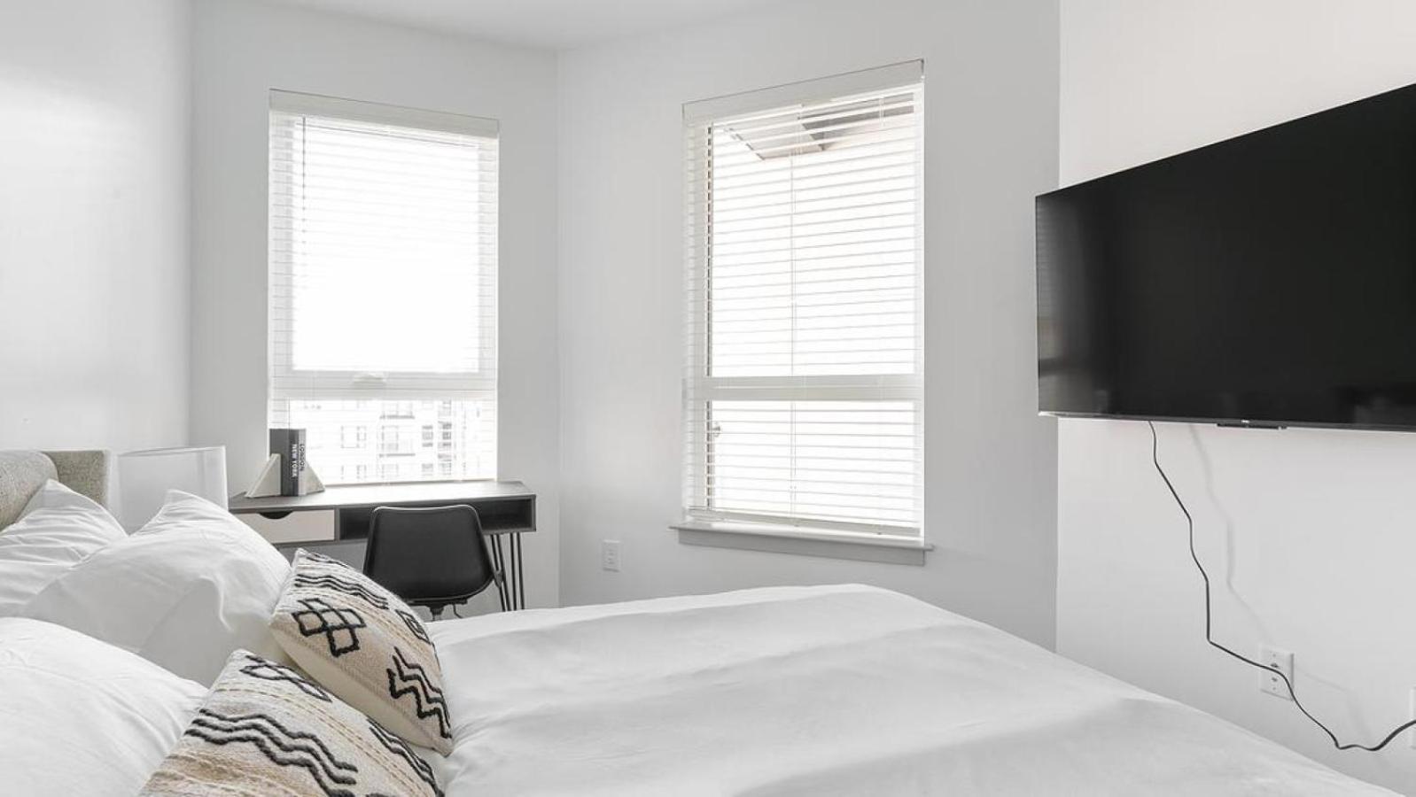 Apartment Landing Modern With Amazing Amenities Richmond