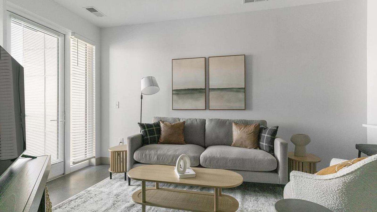Landing Modern With Amazing Amenities *