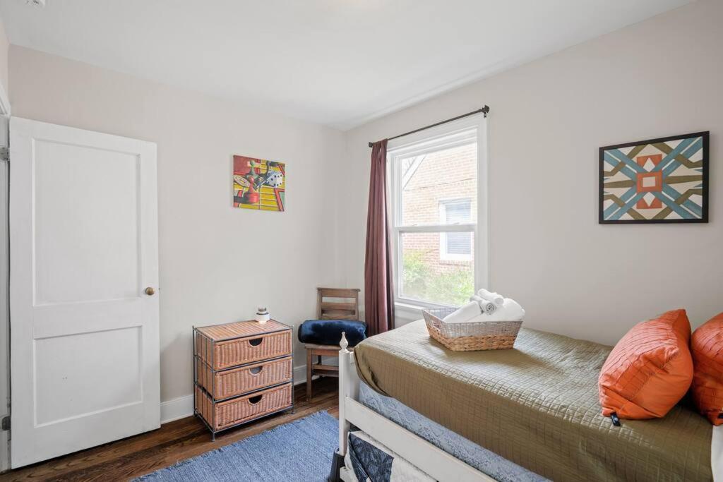 Private House + Yard Location To Rva