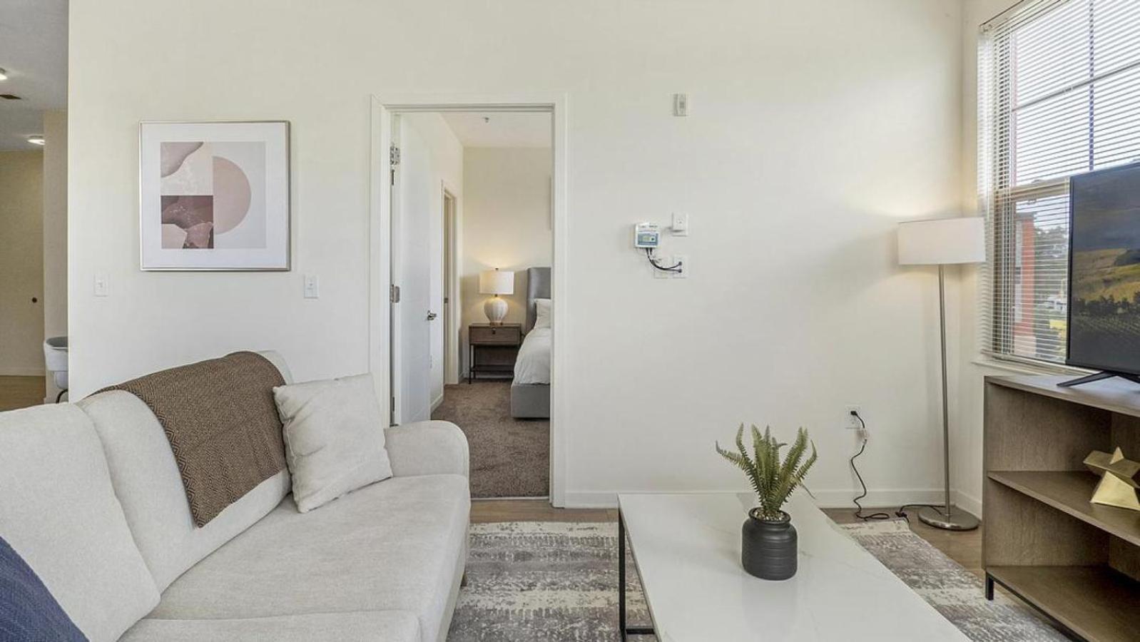 Apartment Landing At Ap The Spectrum - 1 Bedroom In Chamberlayne Industrial Center *