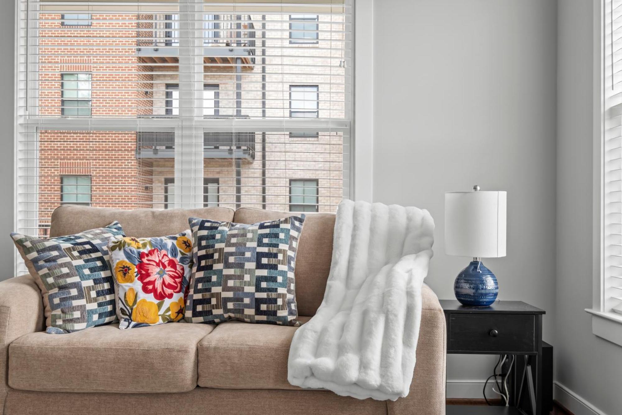 Gem, Free Parking, Quiet, Fenced,walkable Richmond