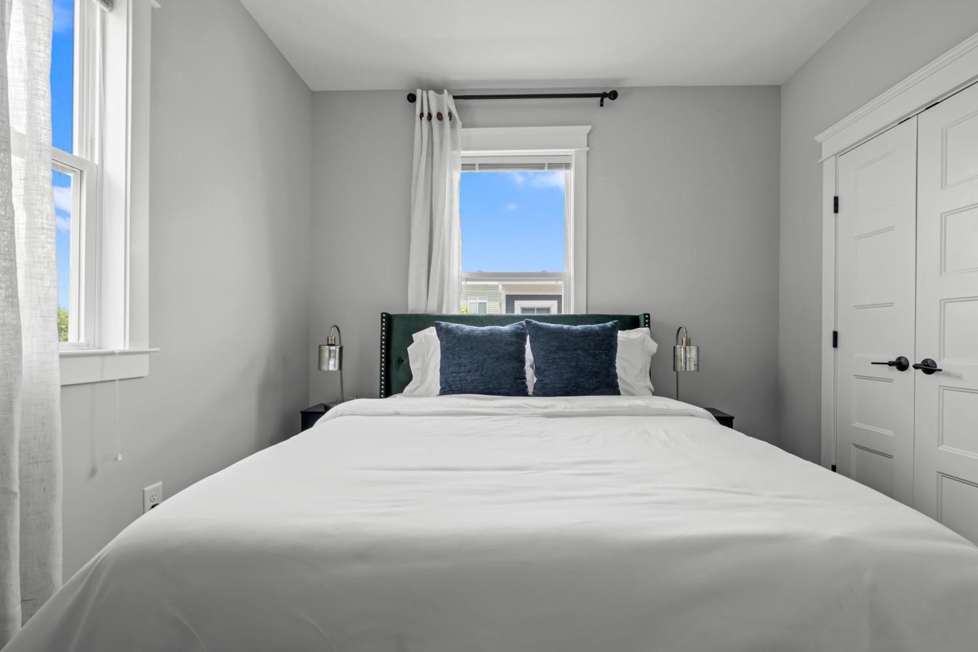 Holiday home Gem, Free Parking, Quiet, Fenced,walkable *