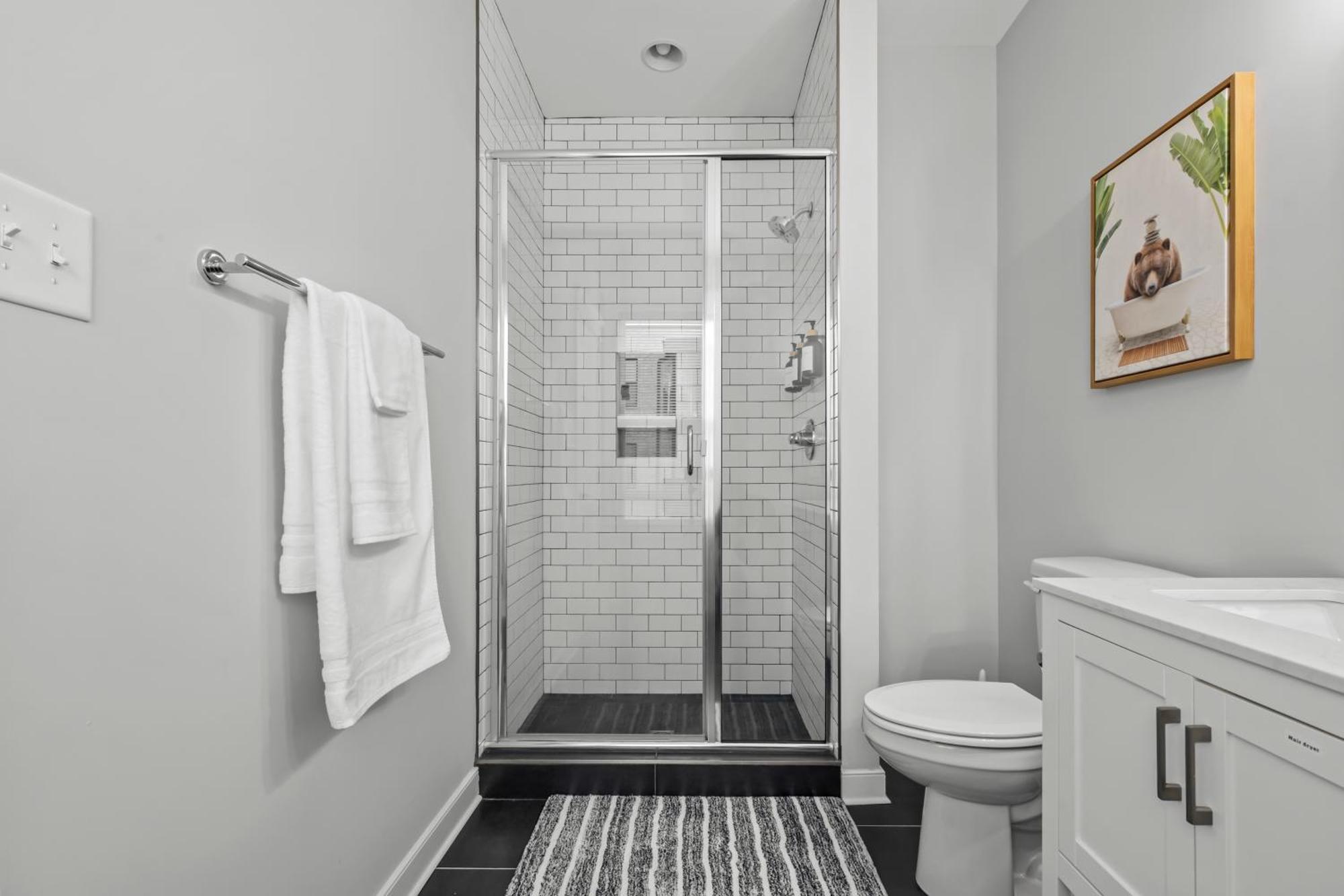 Gem, Free Parking, Quiet, Fenced,walkable Richmond