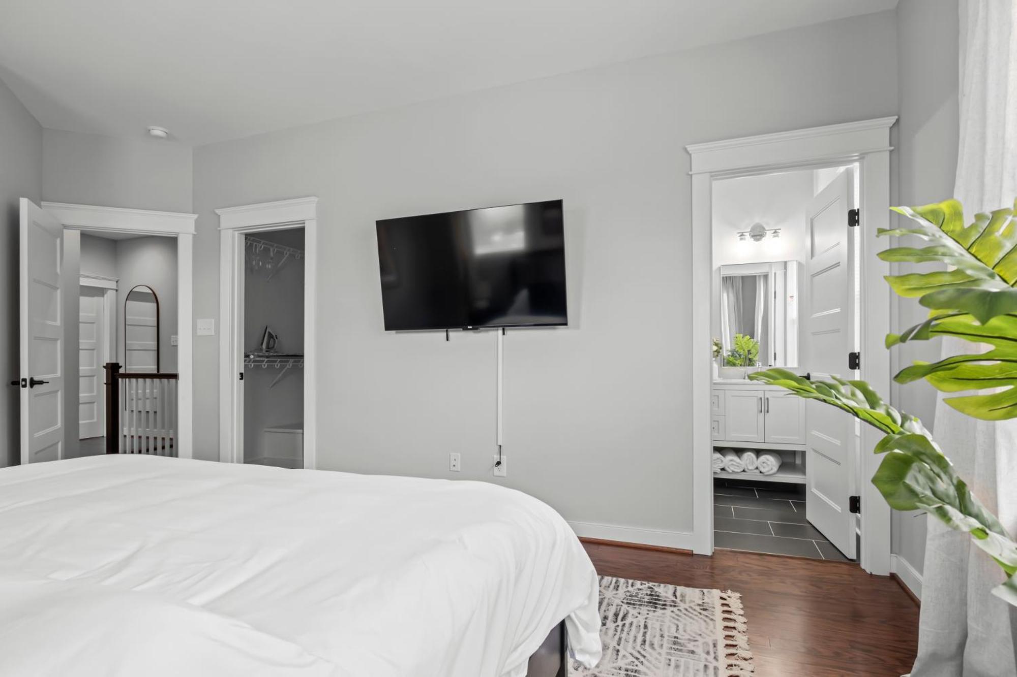 Gem, Free Parking, Quiet, Fenced,walkable *