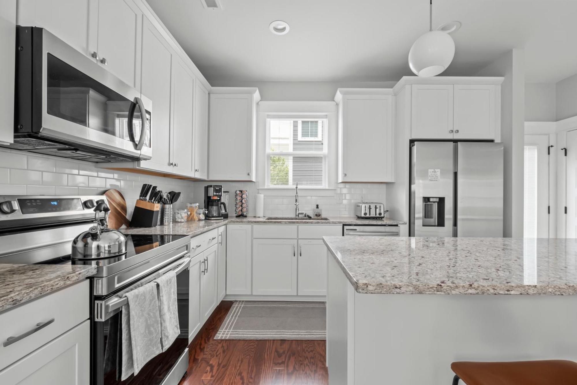 Gem, Free Parking, Quiet, Fenced,walkable Richmond