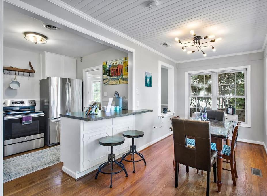Holiday home Private, Tranquil Living In Historic Rva Awaits! Richmond