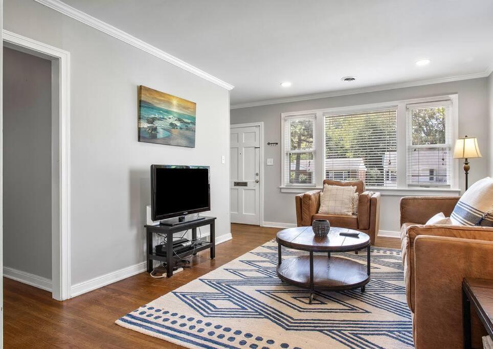 Holiday home Private, Tranquil Living In Historic Rva Awaits!