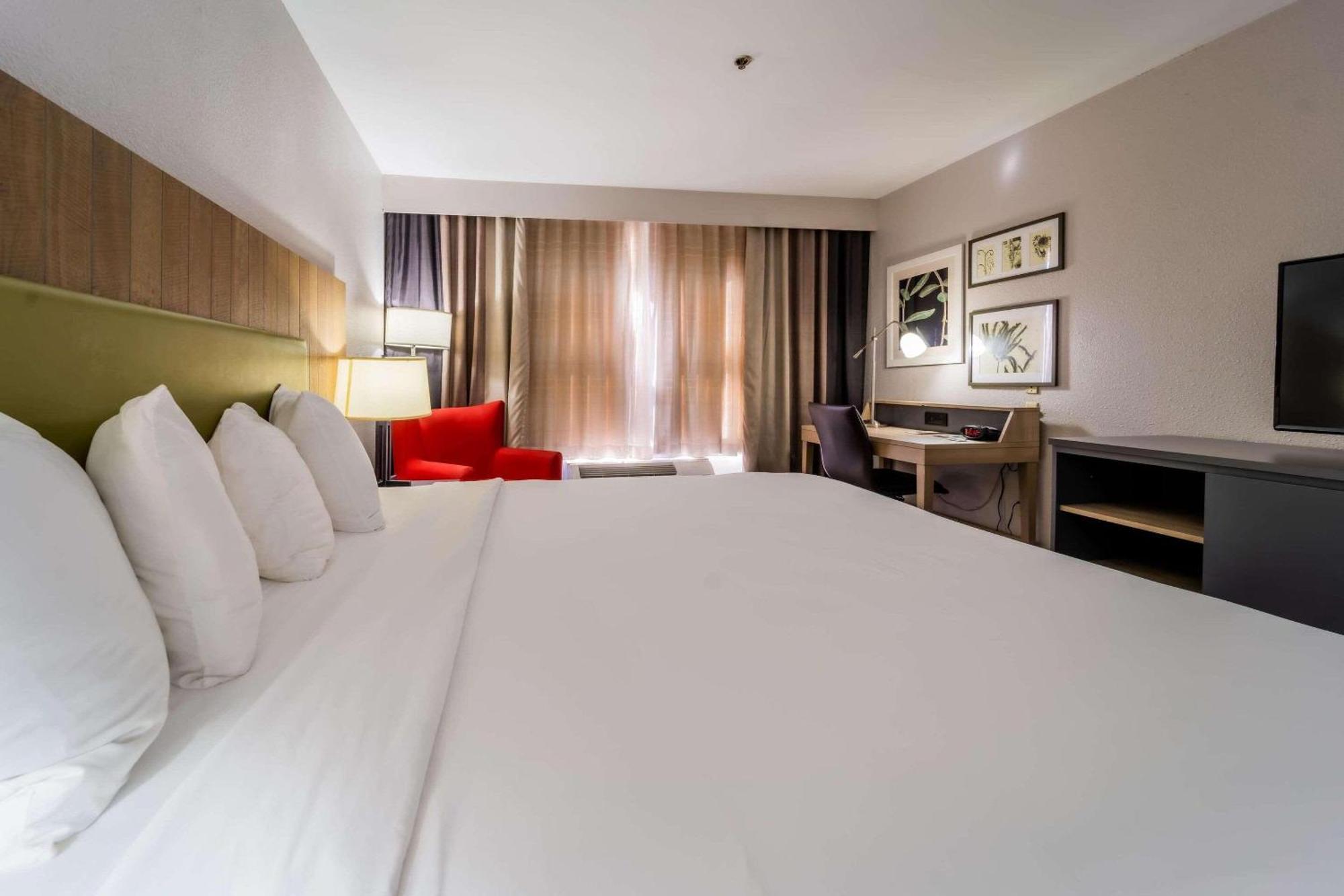 Country & By Radisson, I-95 South, Va 3*