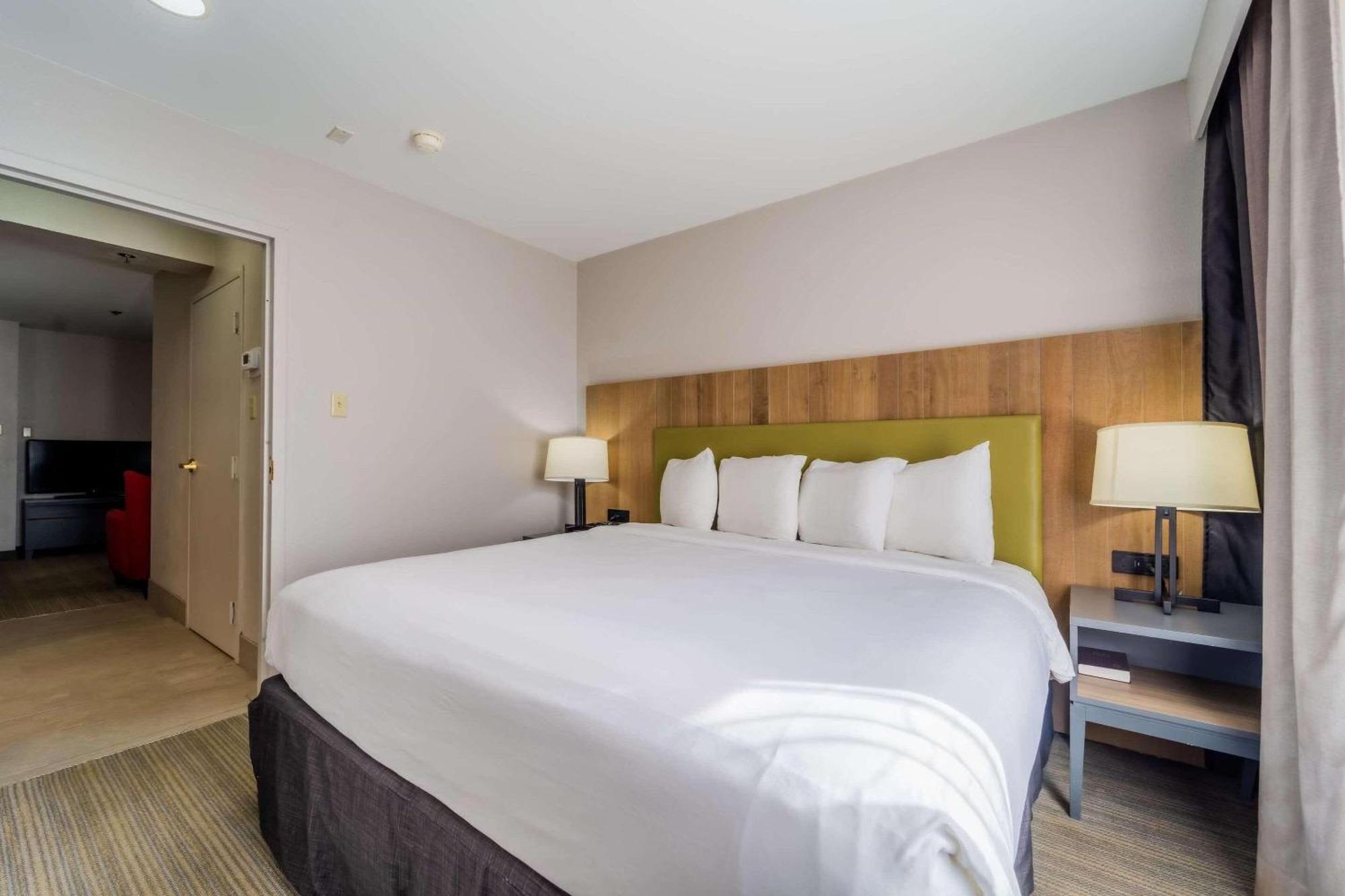 Country & By Radisson, I-95 South, Va Hotel 3*