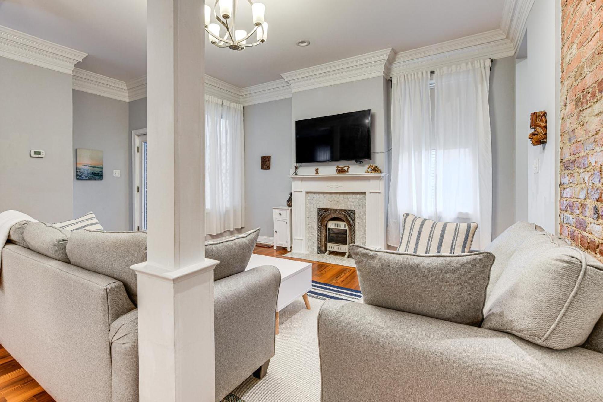 Renovated Townhome In Church Hill! *