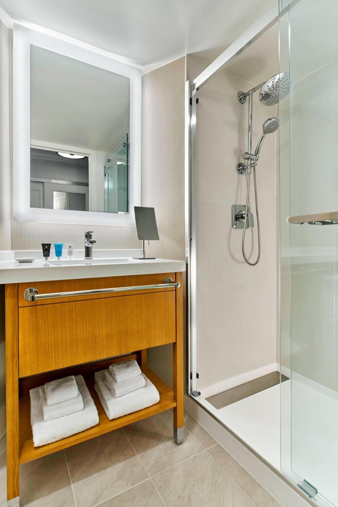 Hotel Delta By Marriott Downtown 4*
