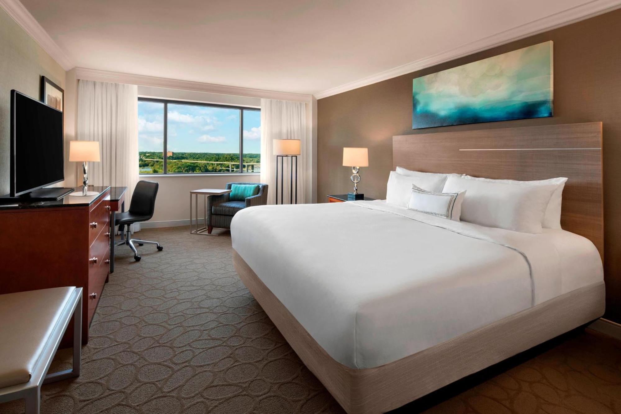 Delta By Marriott Downtown Hotel 4*