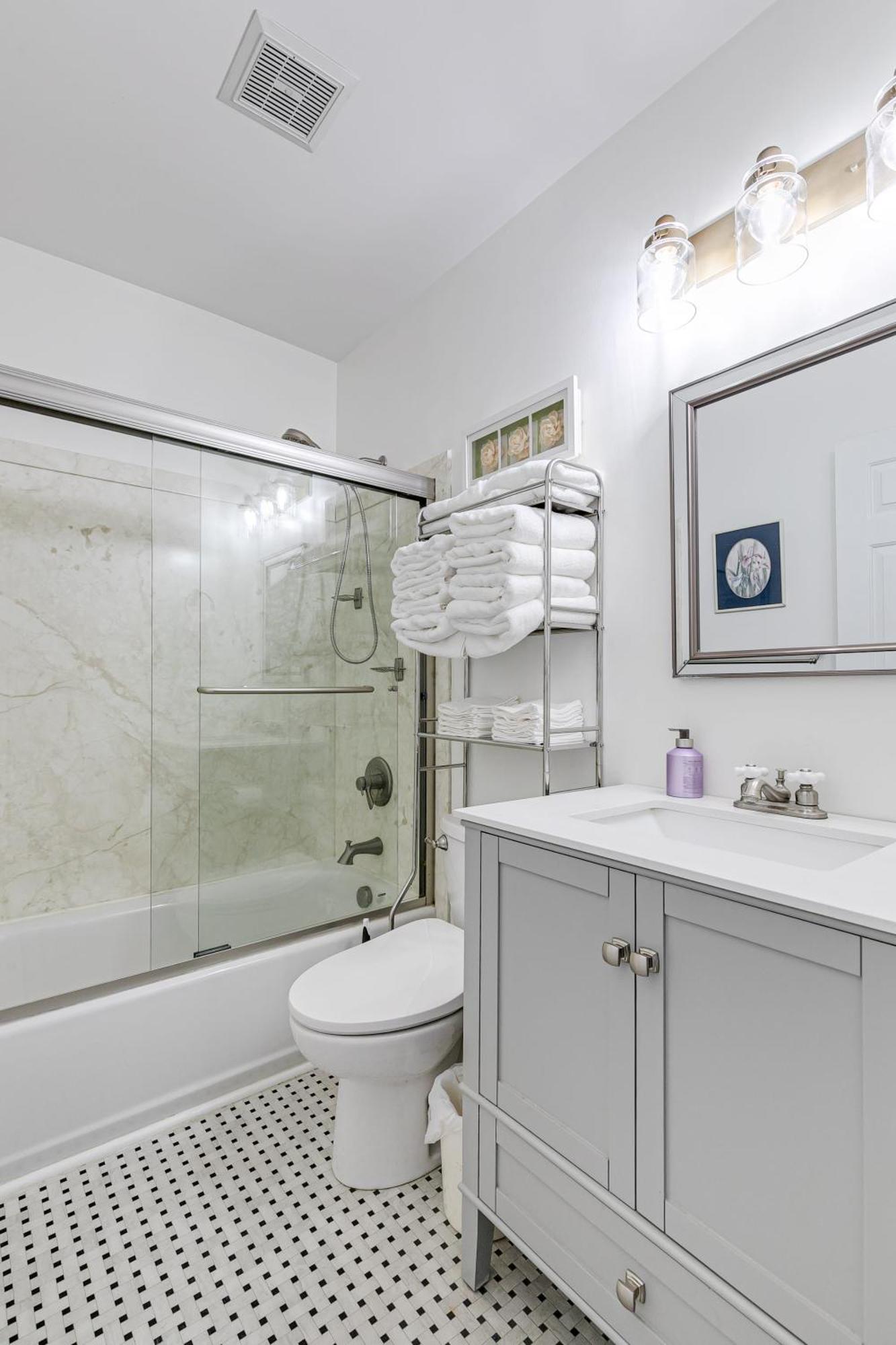 Holiday home Grand Carytown Family 6br Free Parking *