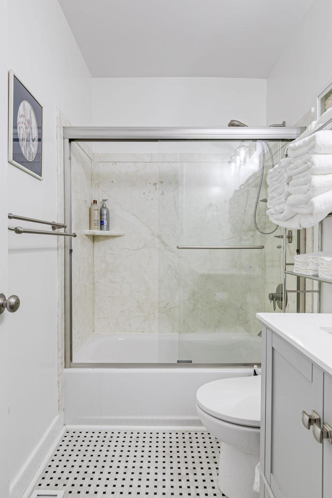 Grand Carytown Family 6br Free Parking Holiday home Richmond