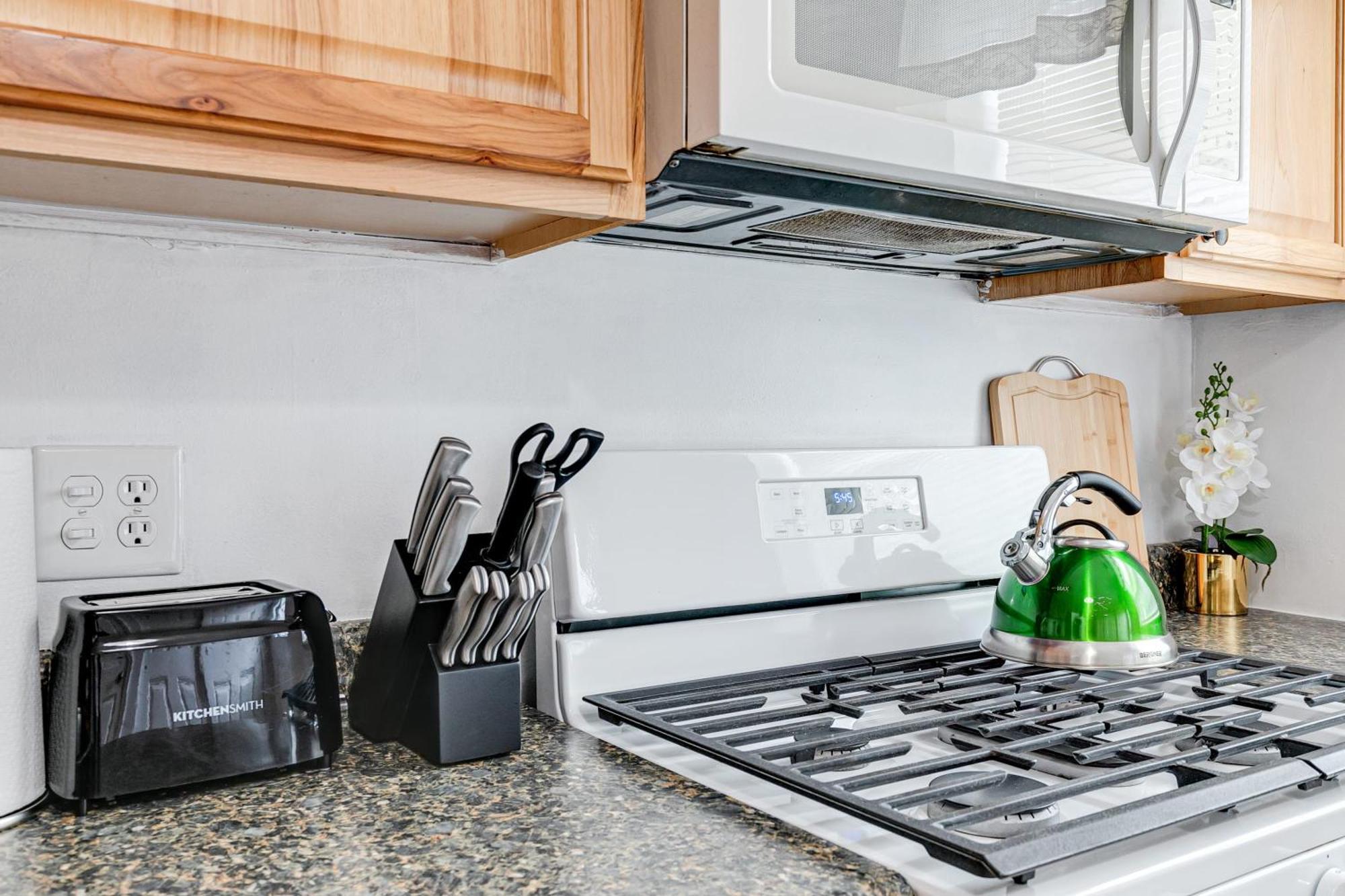 Grand Carytown Family 6br Free Parking