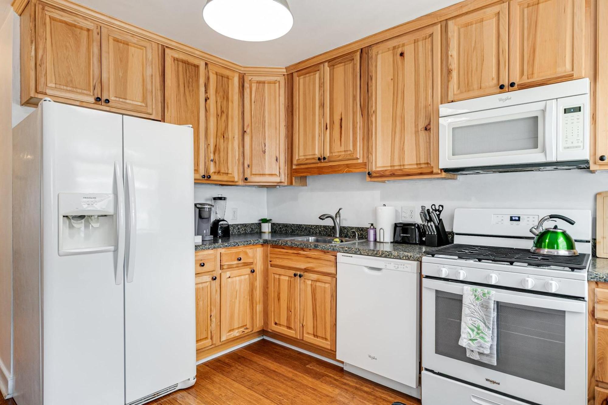 Grand Carytown Family 6br Free Parking Holiday home Richmond