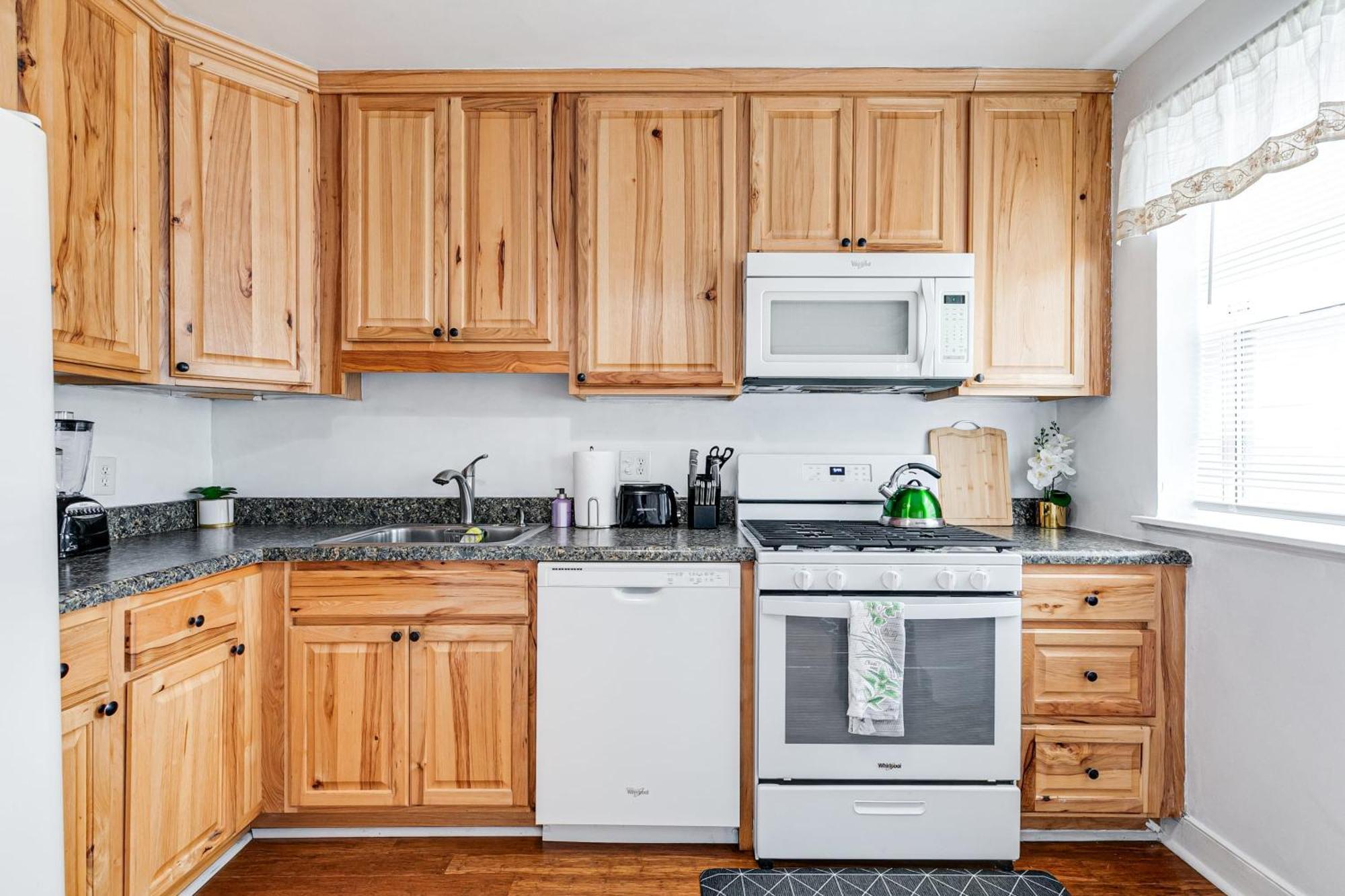Grand Carytown Family 6br Free Parking