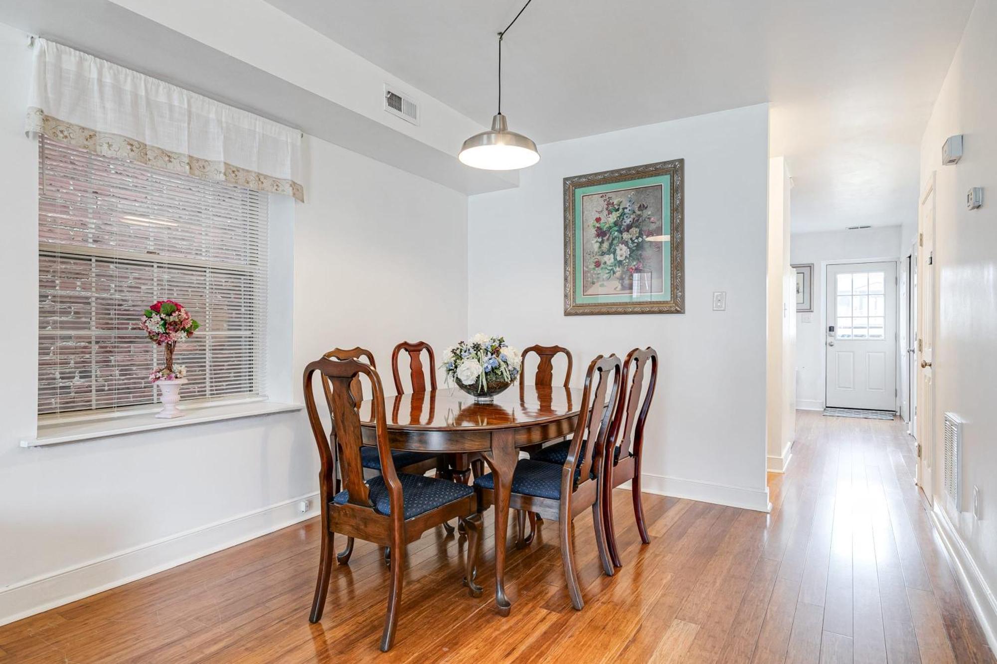 Grand Carytown Family 6br Free Parking Holiday home