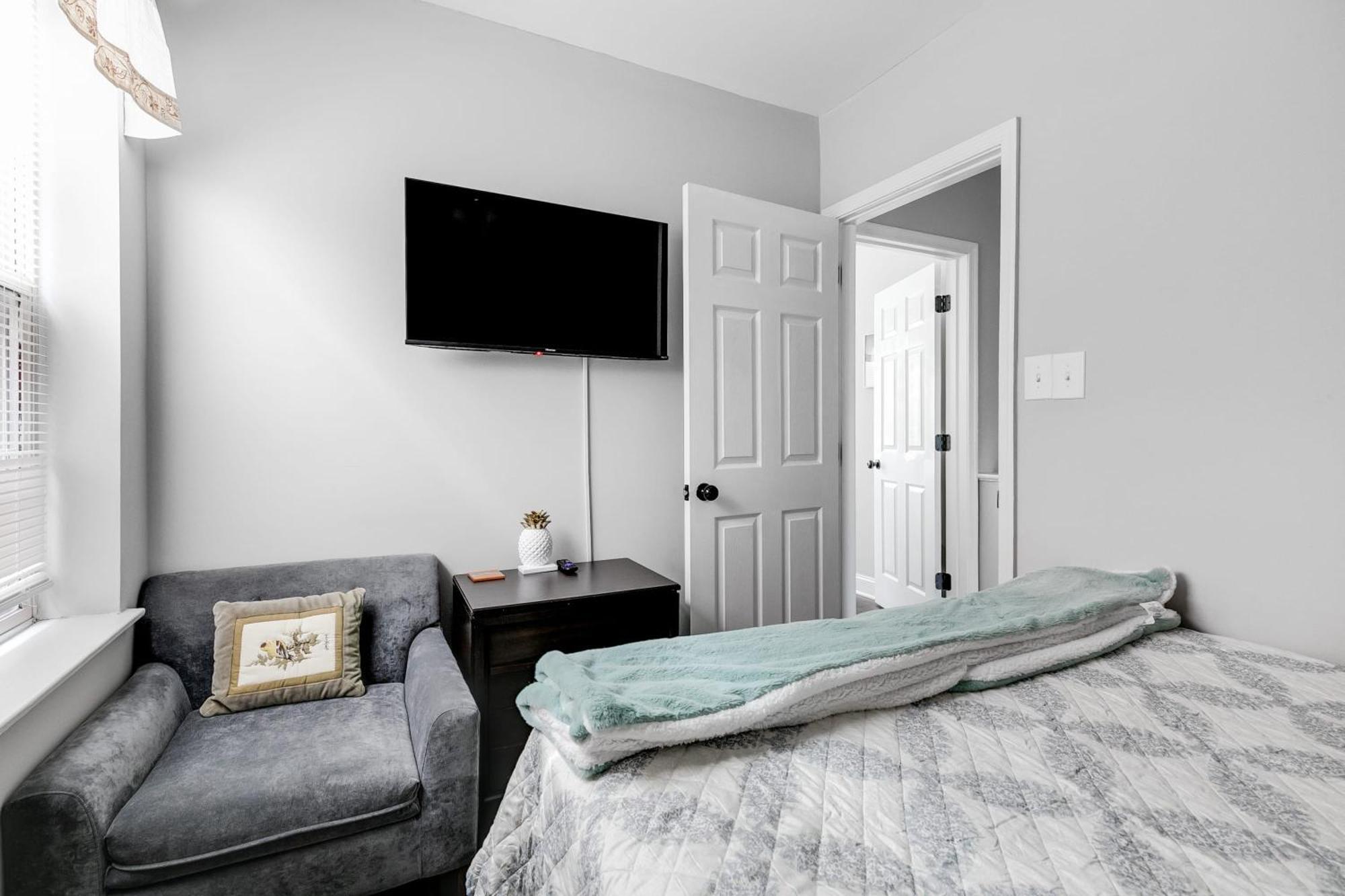 Grand Carytown Family 6br Free Parking Holiday home *