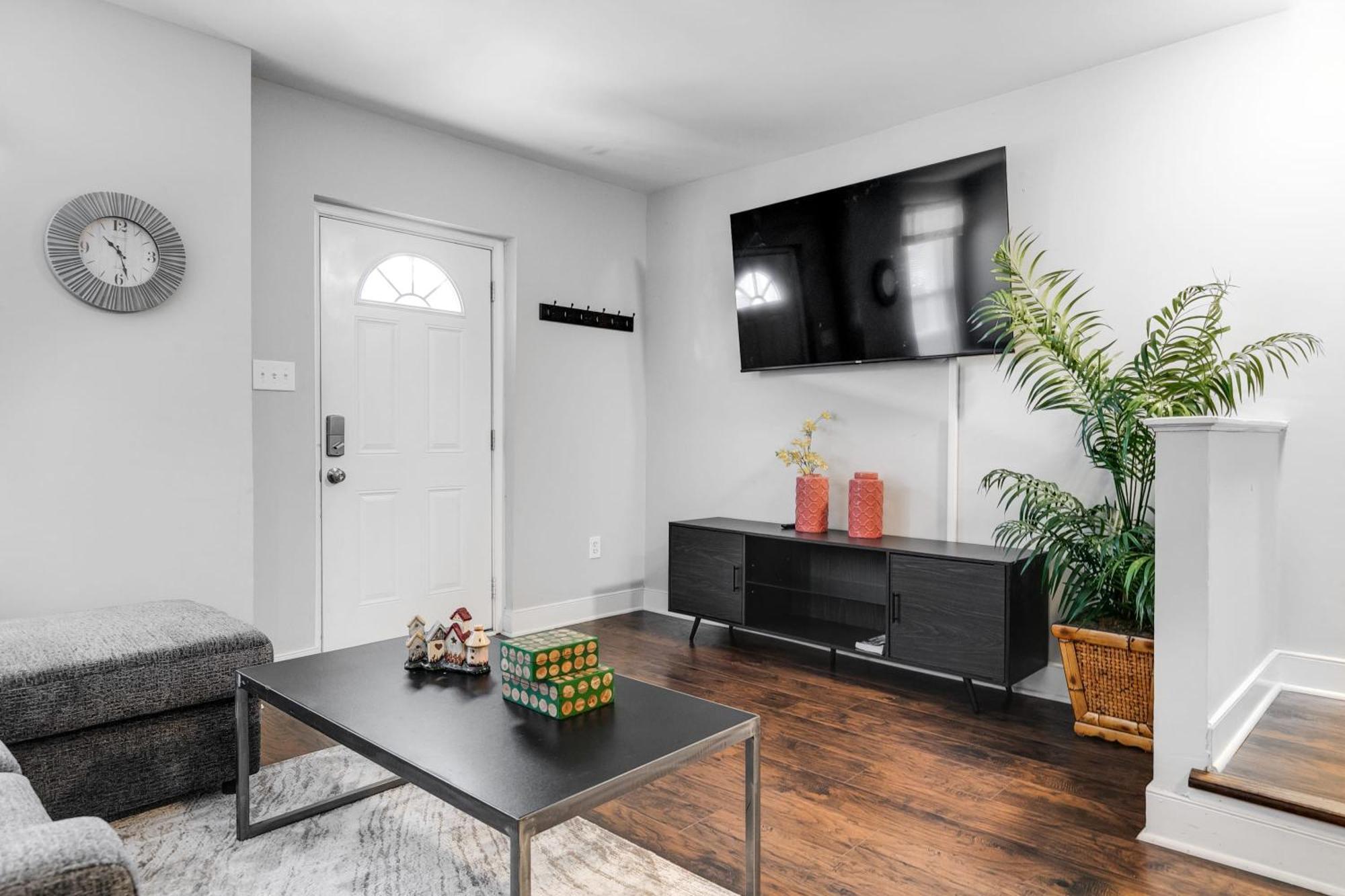 Grand Carytown Family 6br Free Parking *