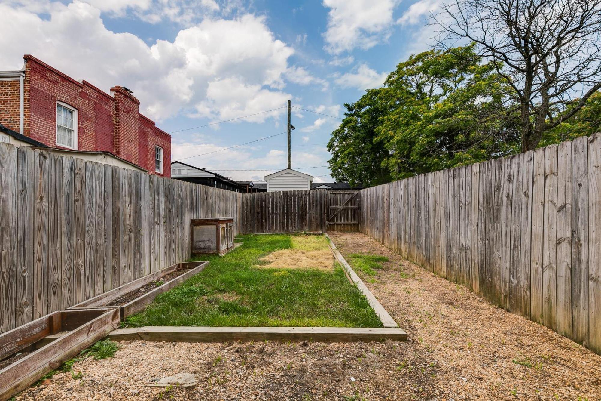 Peaceful & Spacious Family Near Carytown Fully Fenced Holiday home