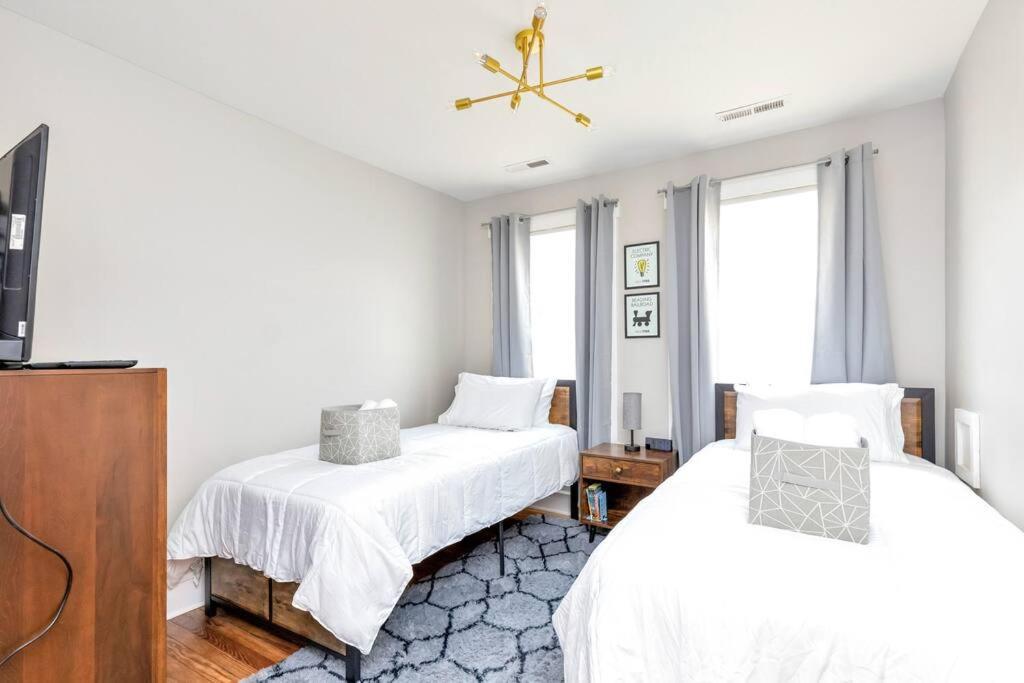Apartment Stay, Play And Pass Go At The Monopoly Penthouse! Richmond