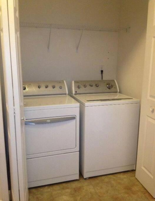 Apartment Spacious 3-bedroom Townhouse With 2 1/2 Baths. Richmond
