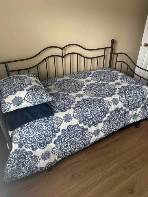 Spacious 3-bedroom Townhouse With 2 1/2 Baths. Richmond