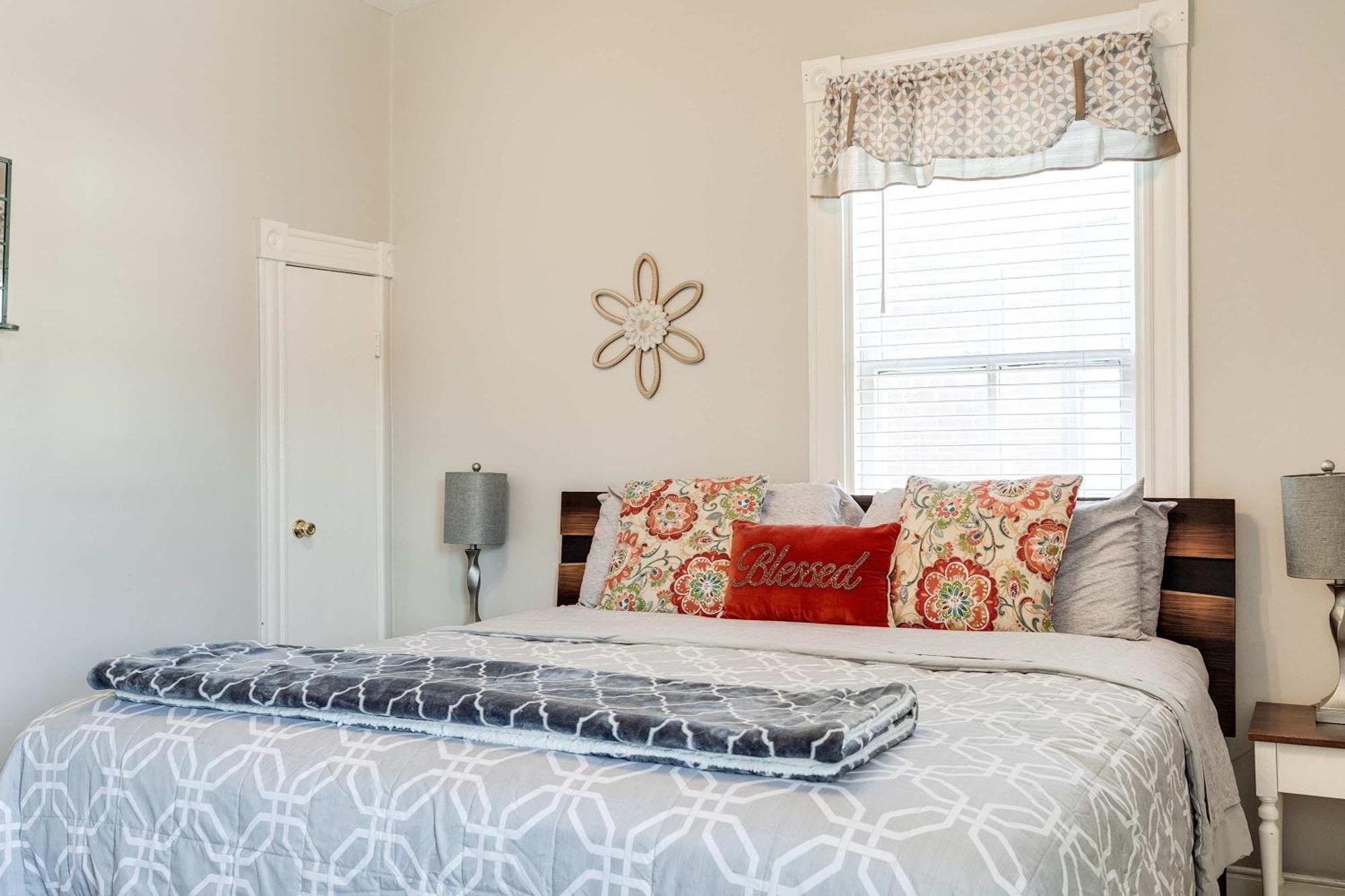 M2 Location 2 Mins To Vcu Free Parking *