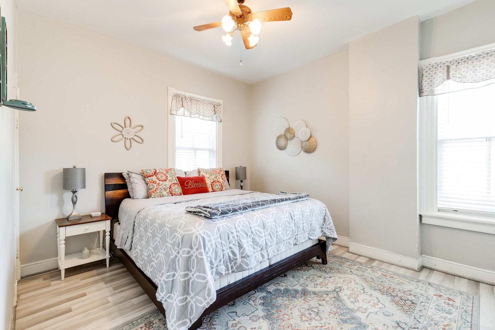 M2 Location 2 Mins To Vcu Free Parking *
