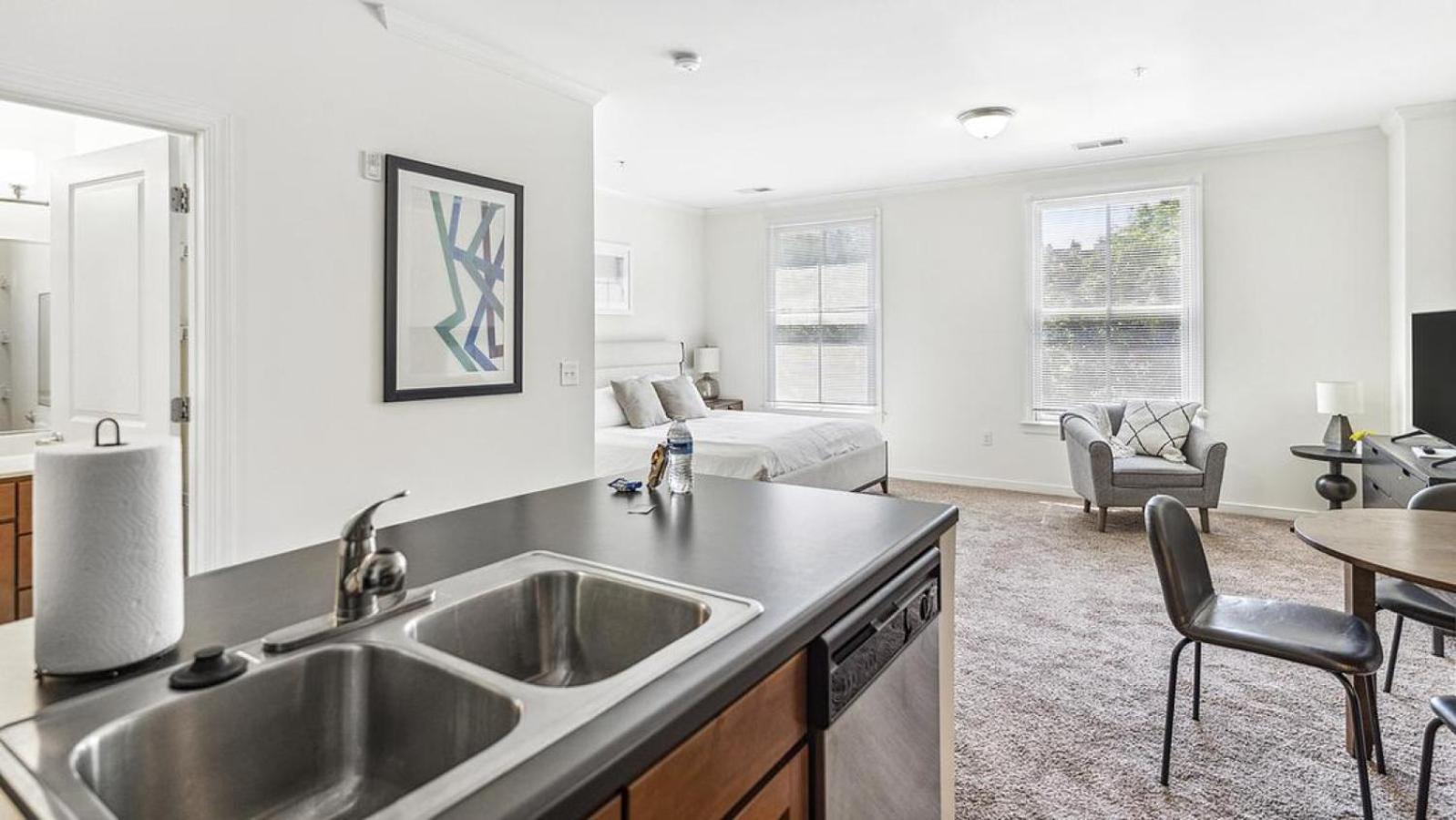 Landing At 2001 East - 1 Bedroom In Downtown
