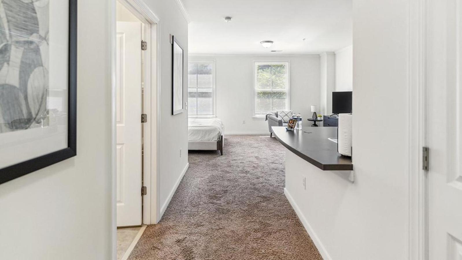 Landing At 2001 East - 1 Bedroom In Downtown