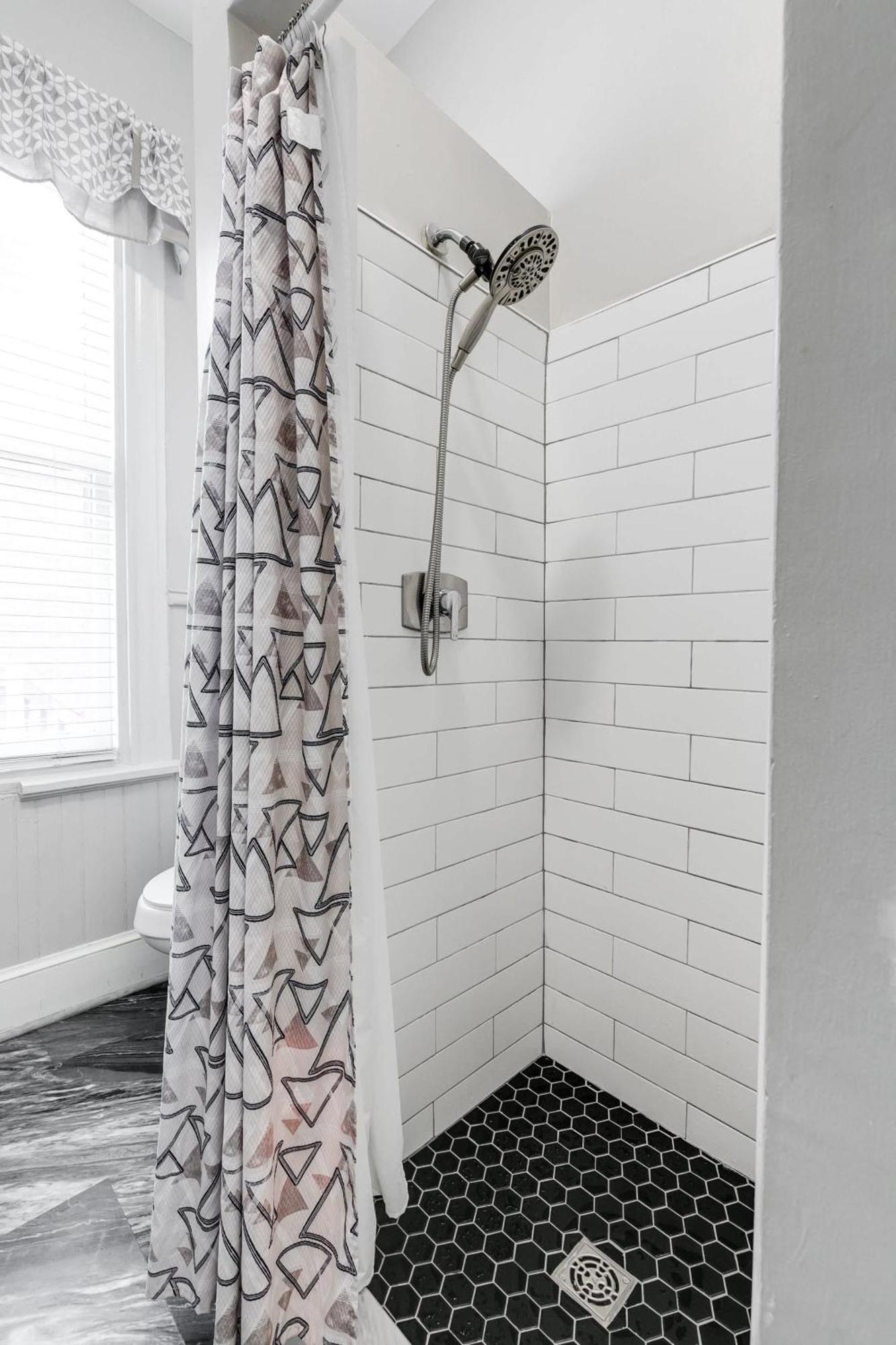 M2 Location 2 Mins To Vcu Free Parking * Richmond