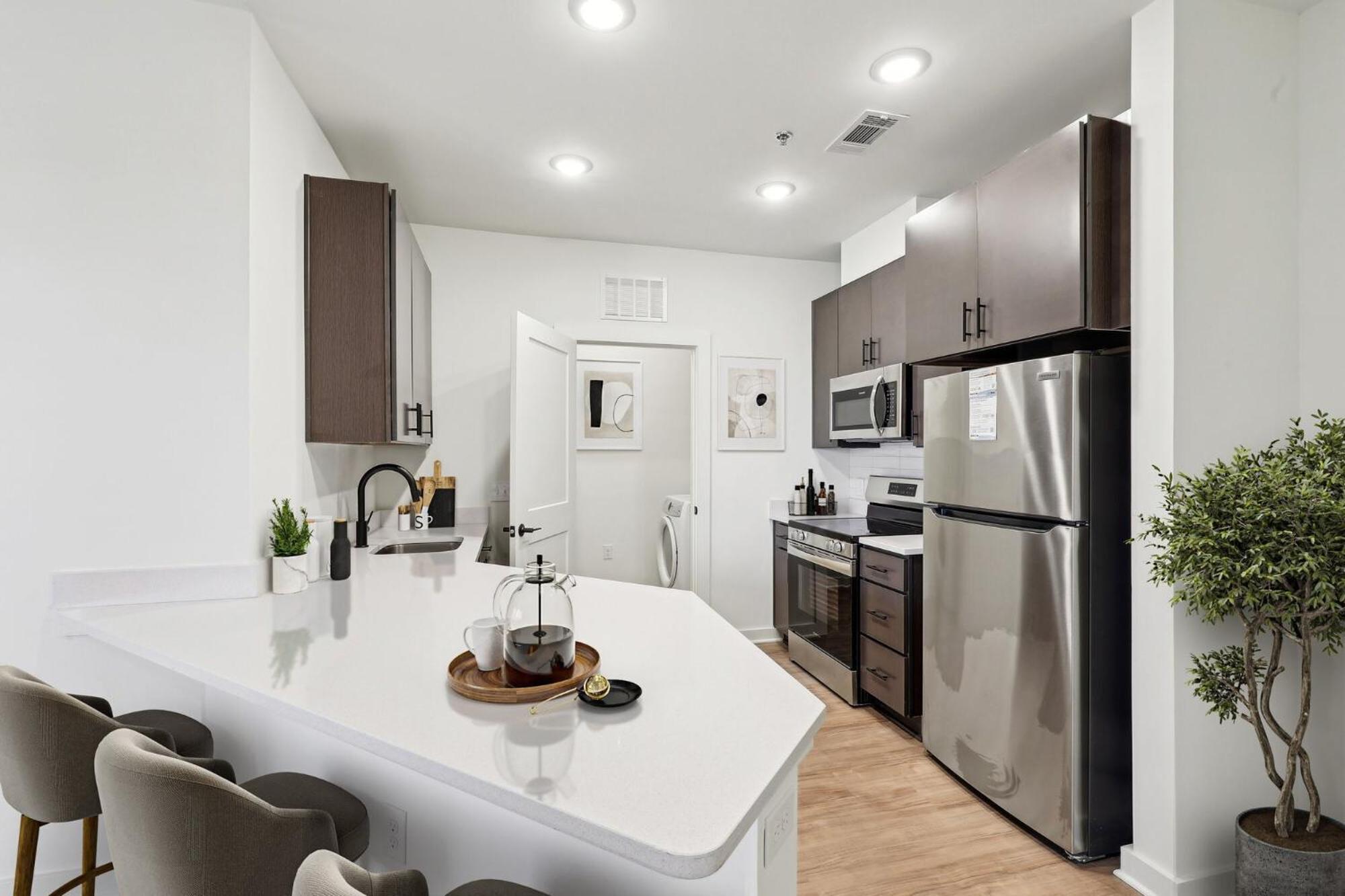 Luxury Furnished By Hyatus At The Navigator Aparthotel *