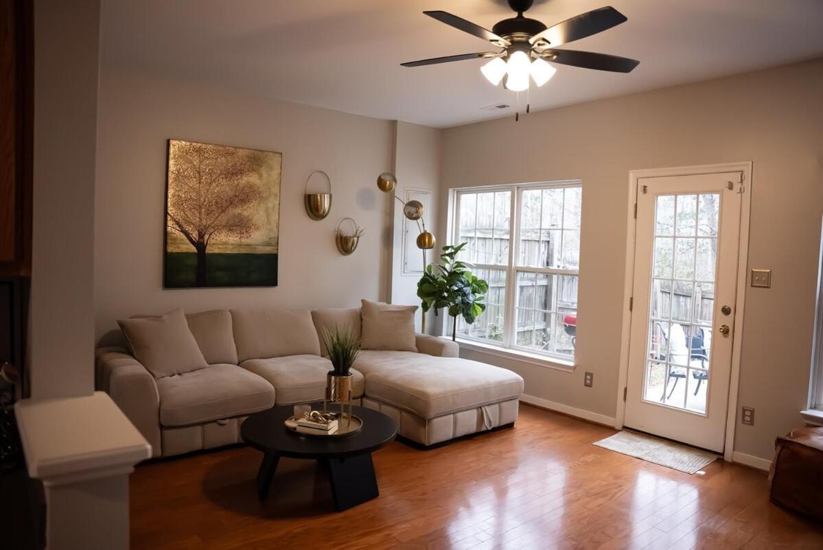 Cozy In Apartment *