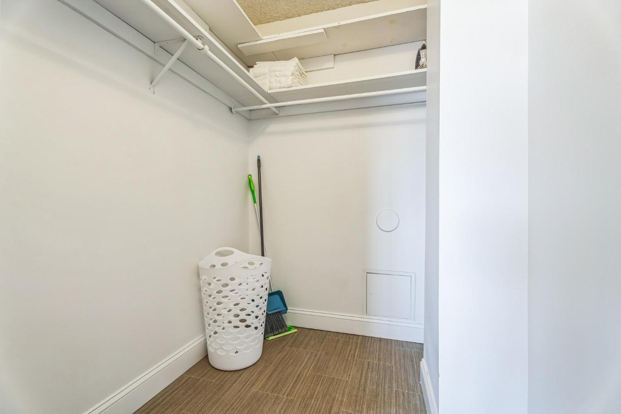 Apartment Legacy At Imperial Village 915 I 1 Bed 1 Bath *