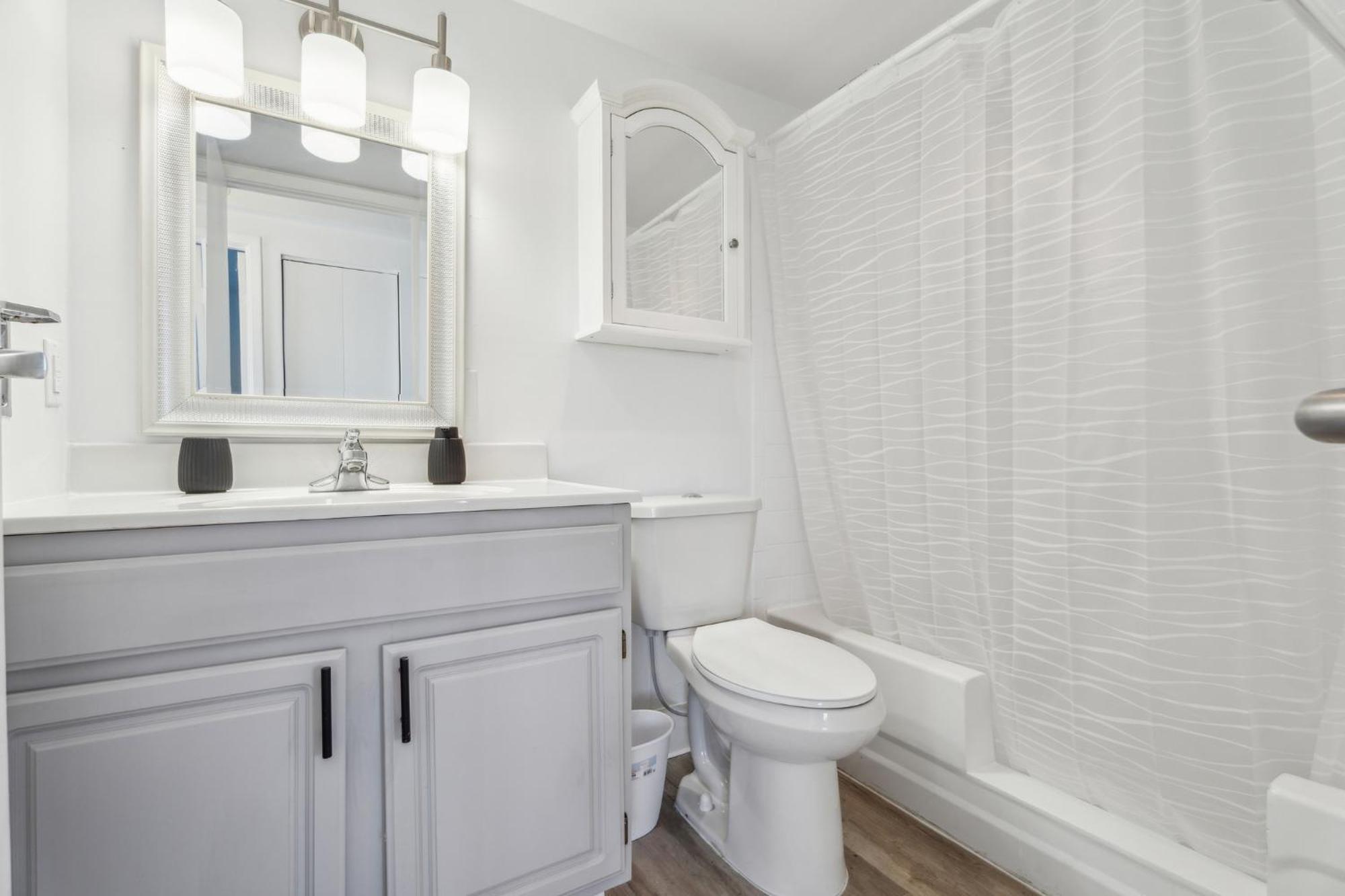 Apartment Legacy At Imperial Village 807 I 2 Bed 2 Bath *