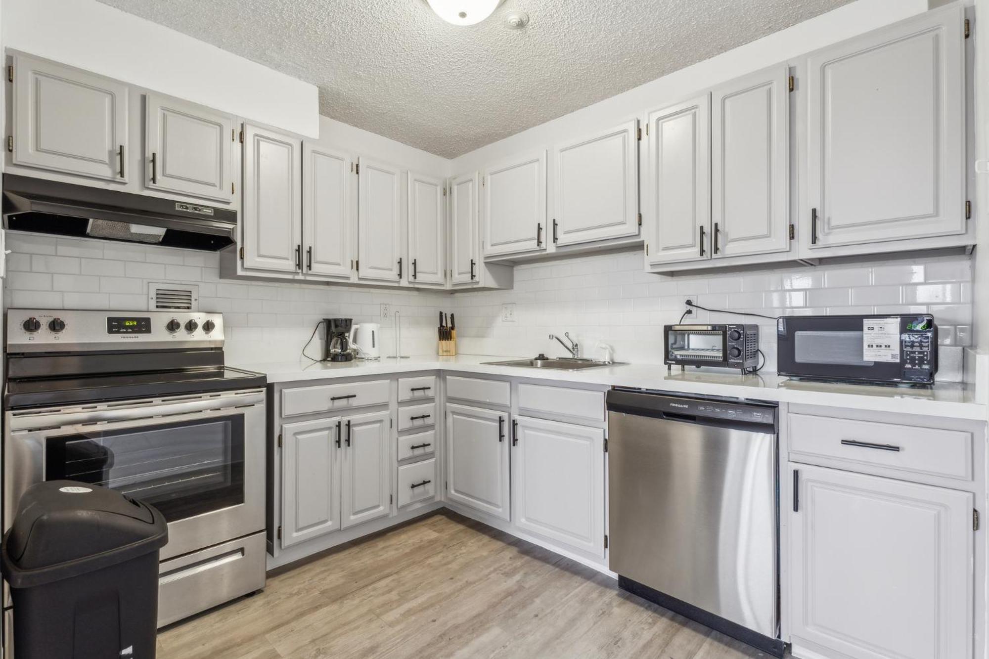Legacy At Imperial Village 807 I 2 Bed 2 Bath Apartment *