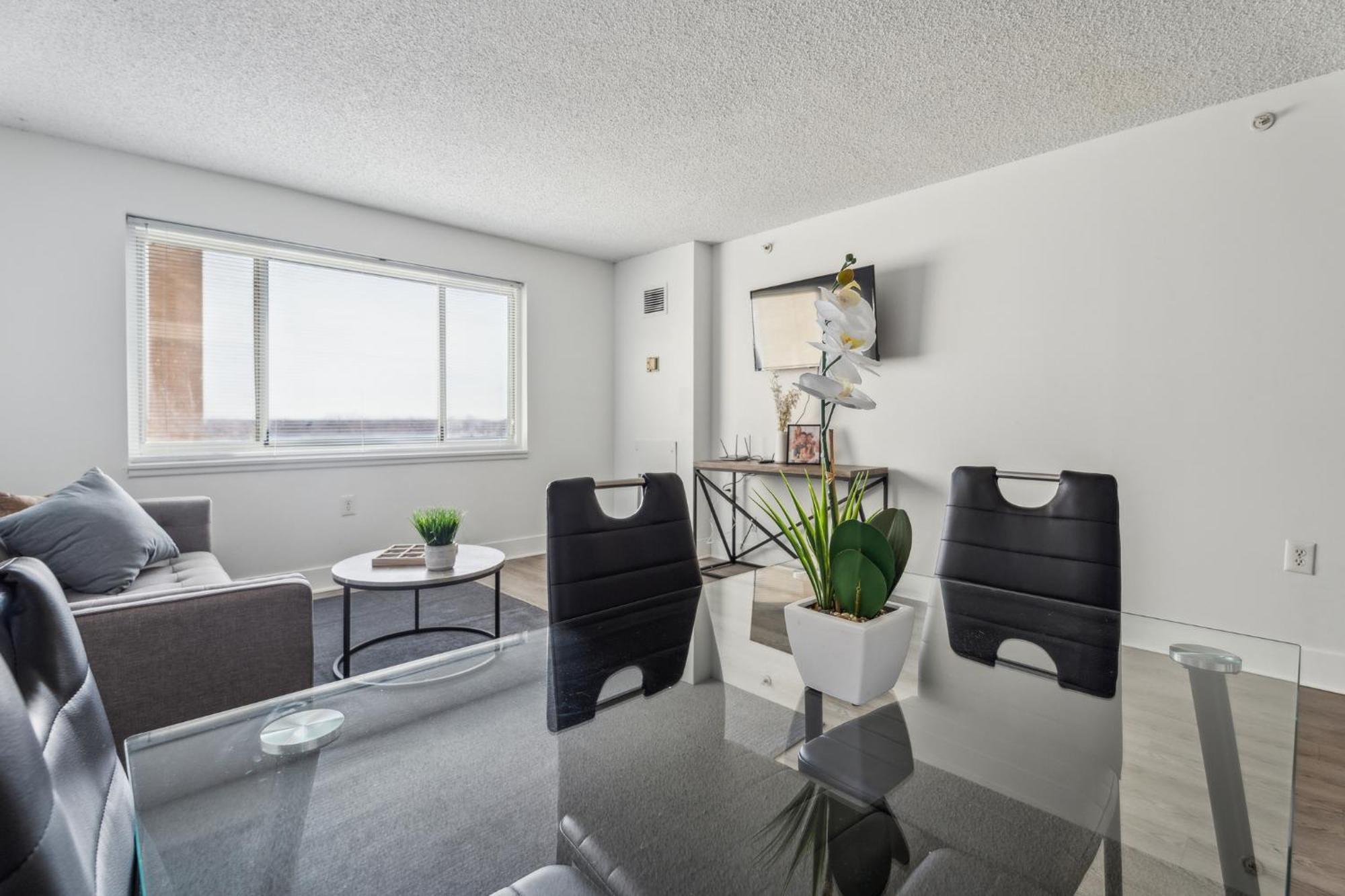 Legacy At Imperial Village 1109 I 1 Bed 1 Bath Apartment *