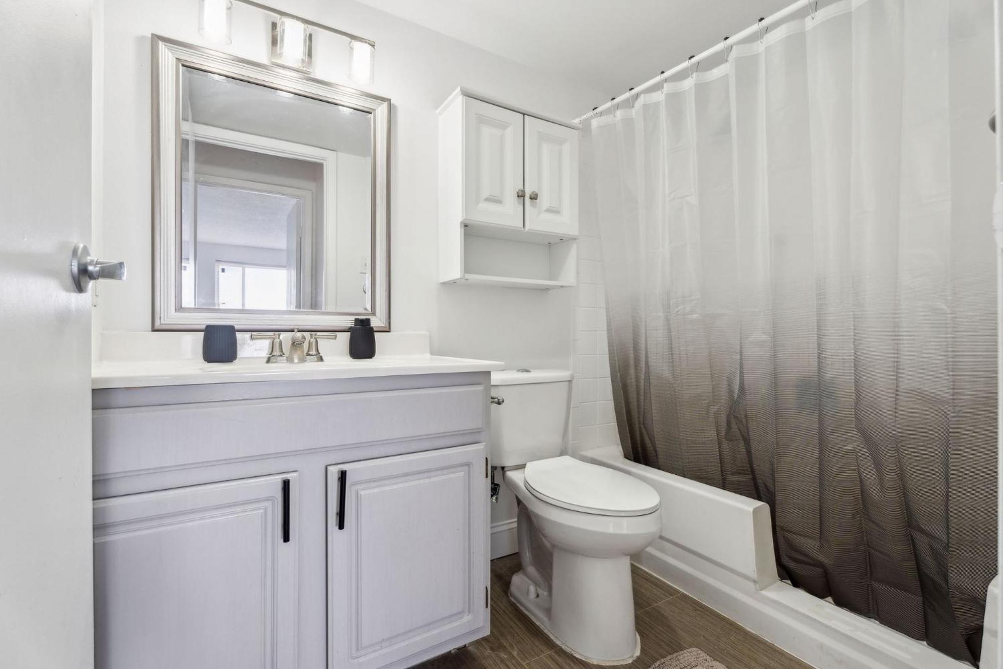 Legacy At Imperial Village 915 I 1 Bed 1 Bath Apartment *