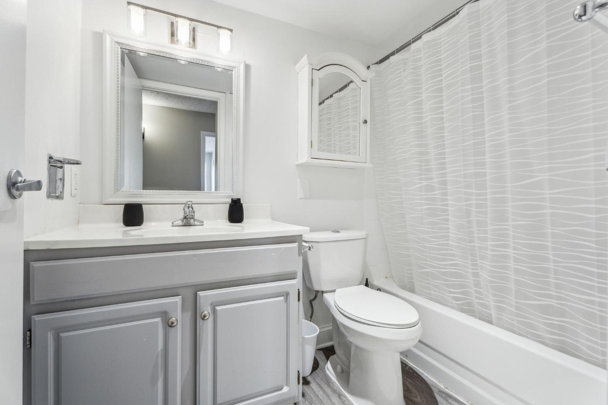 Apartment Legacy At Imperial Village 1014 I 2 Bed 2 Bath *